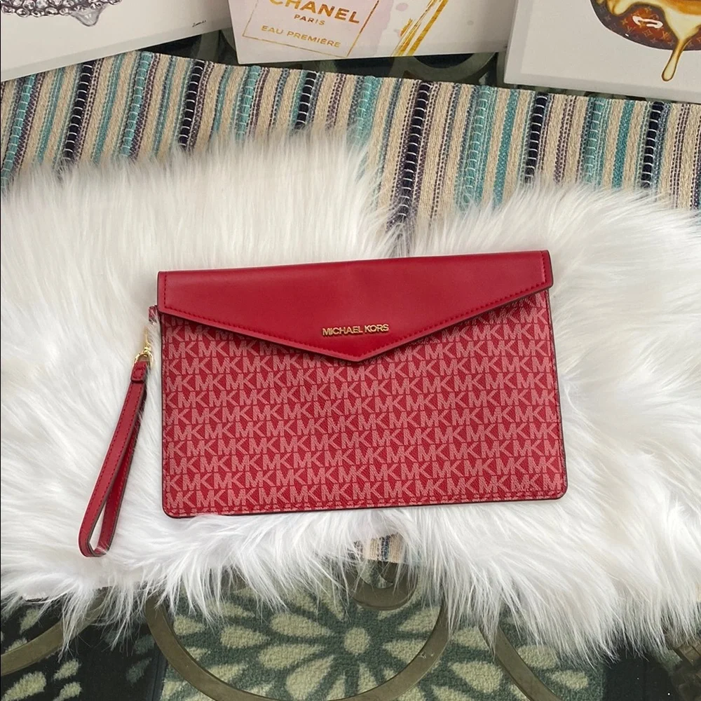 EUC Michael Kors large signature envelope Wristlet Clutch